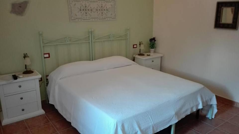 B&B Domu Delunas Giba Buitenkant foto