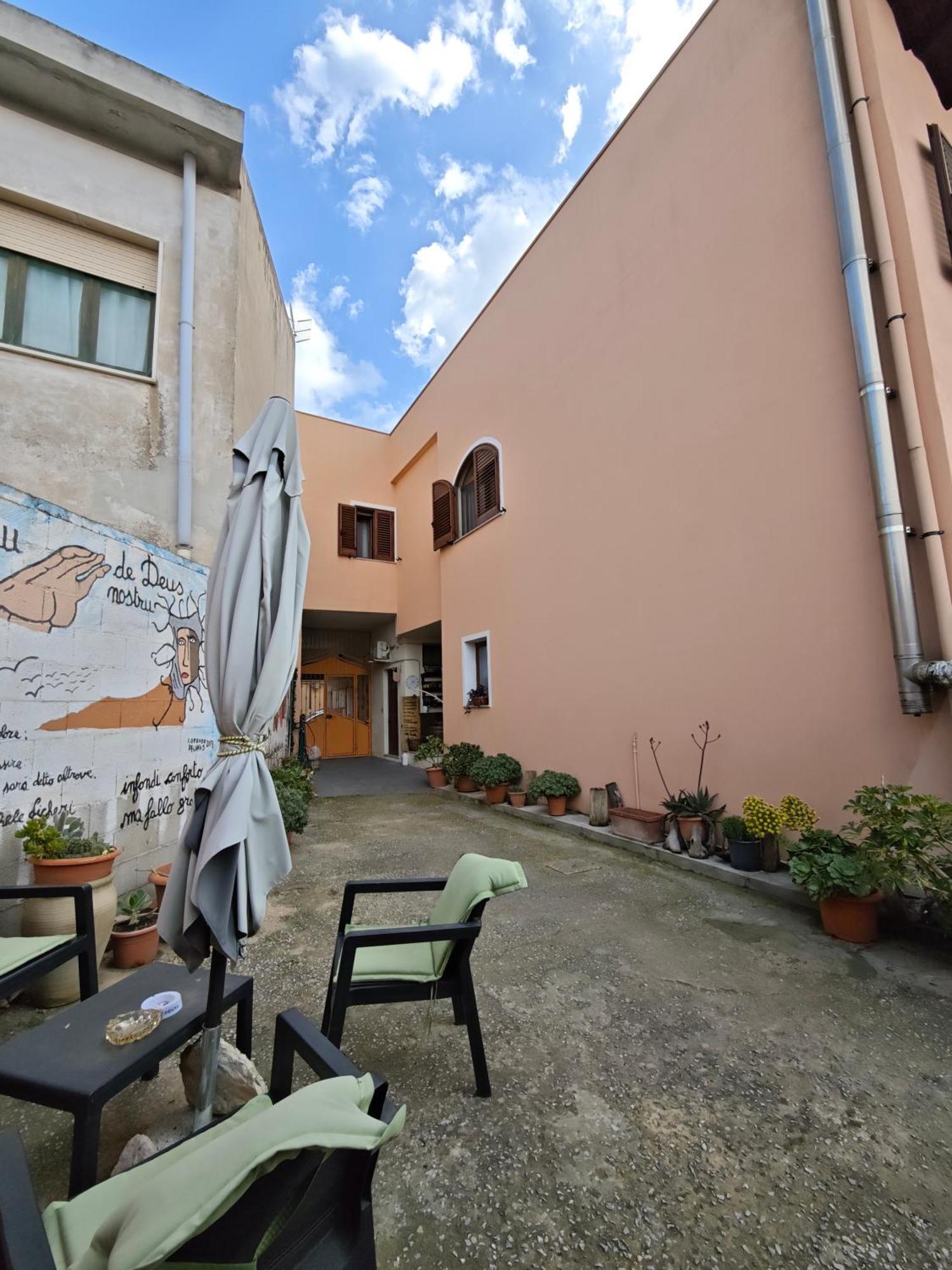 B&B Domu Delunas Giba Buitenkant foto