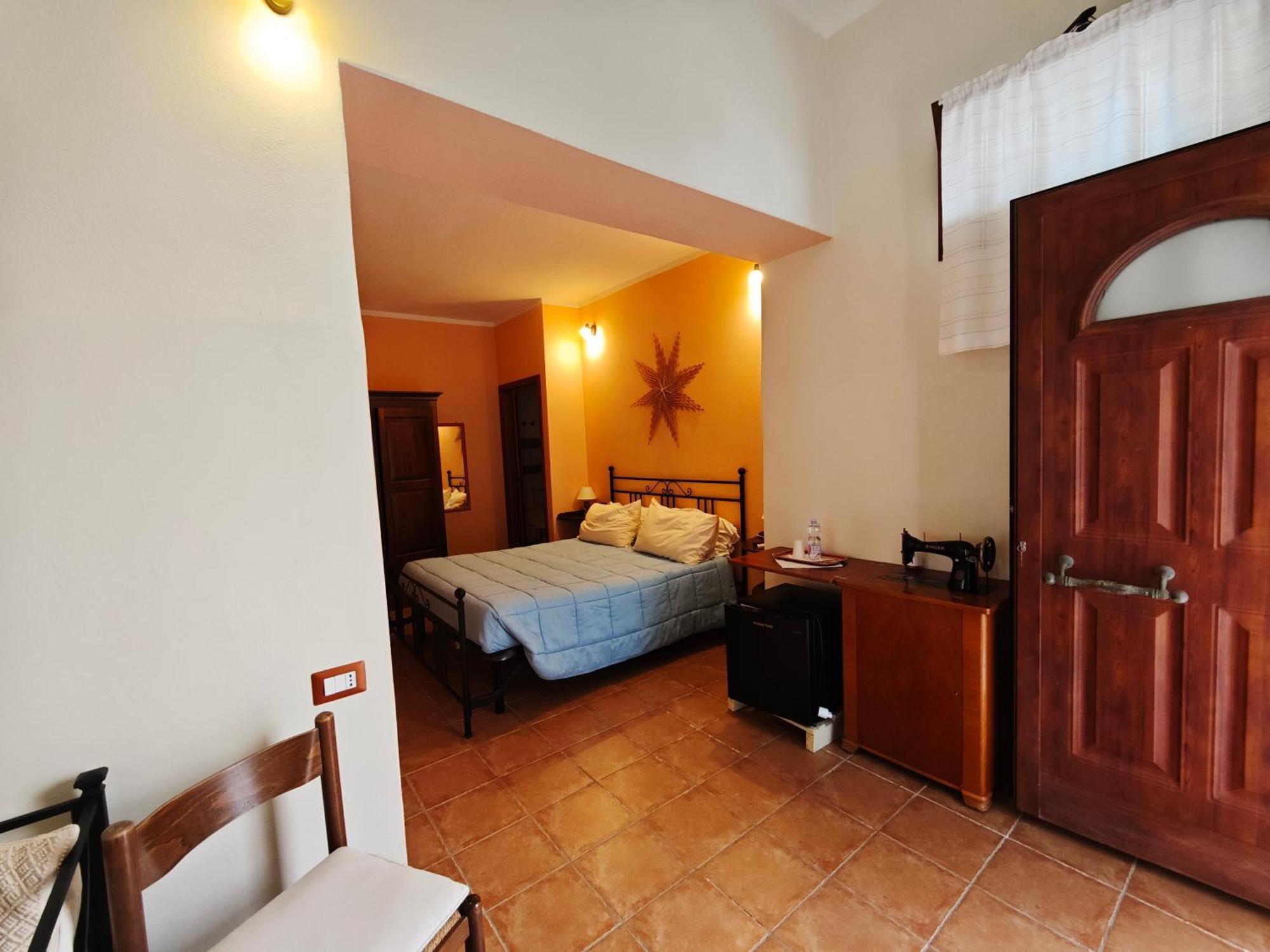 B&B Domu Delunas Giba Buitenkant foto