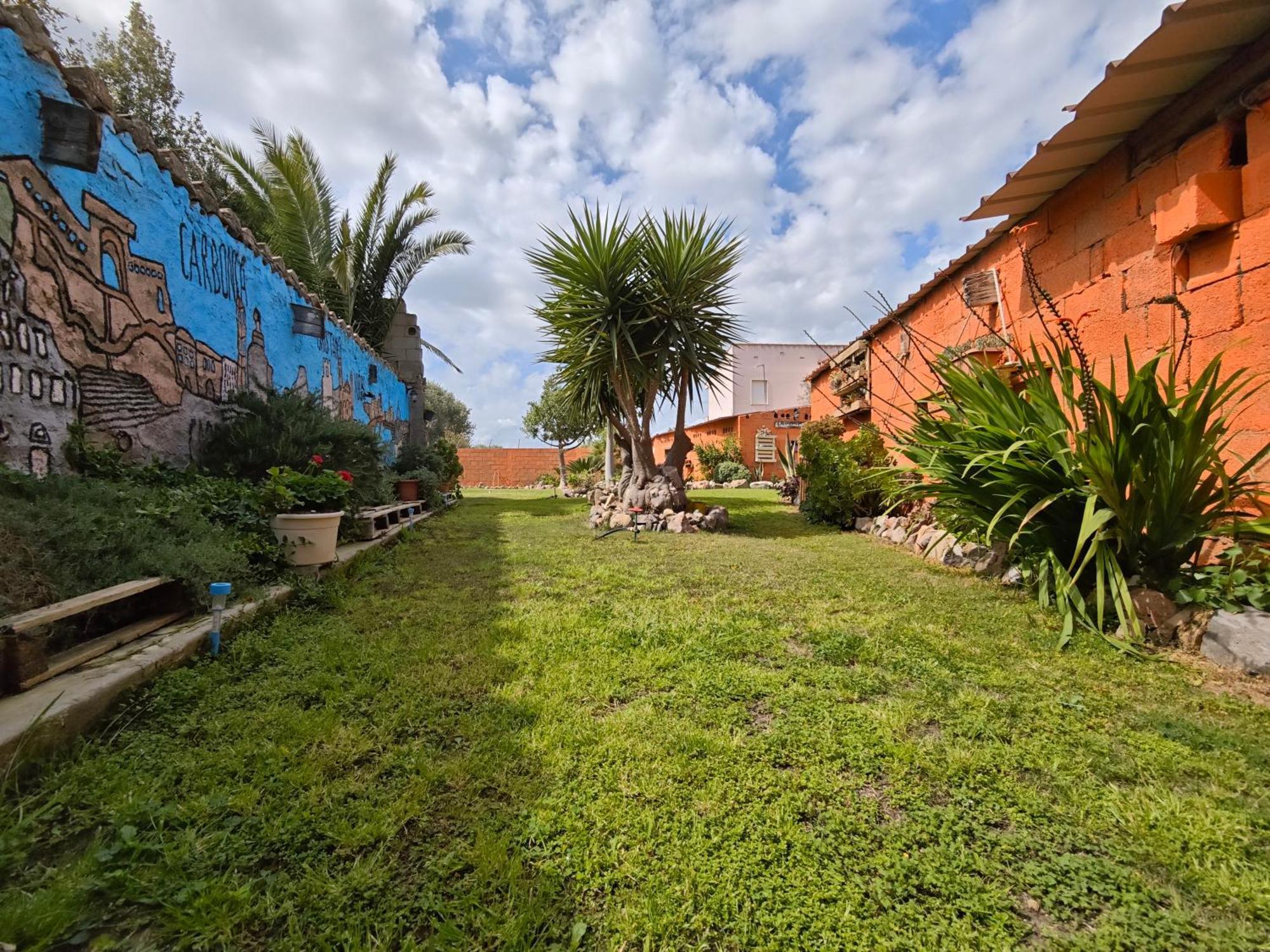 B&B Domu Delunas Giba Buitenkant foto