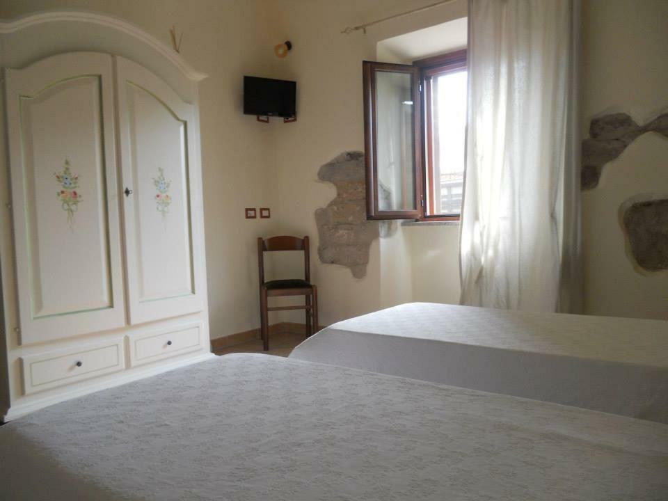 B&B Domu Delunas Giba Buitenkant foto